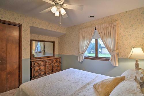Quintessential Lake George House With Bbq And Fire Pit
