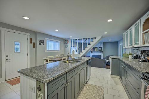 Renovated, Spacious Retreat In Union Pier!
