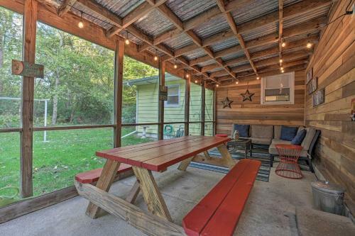 Renovated, Spacious Retreat In Union Pier!