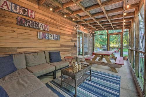 Renovated, Spacious Retreat In Union Pier!