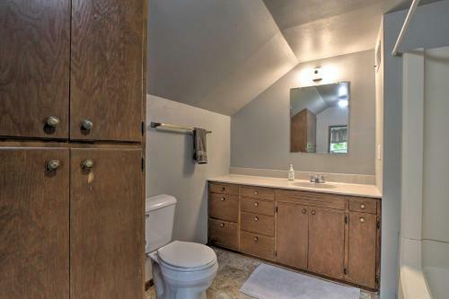 Pet-friendly Spring Grove Home With Serene Yard!