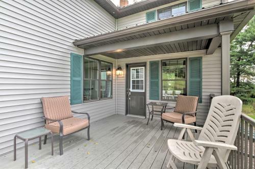 Pet-friendly Spring Grove Home With Serene Yard!
