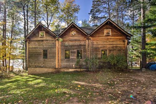 Spacious Lakefront Cabin With Fire Pit And Grill!
