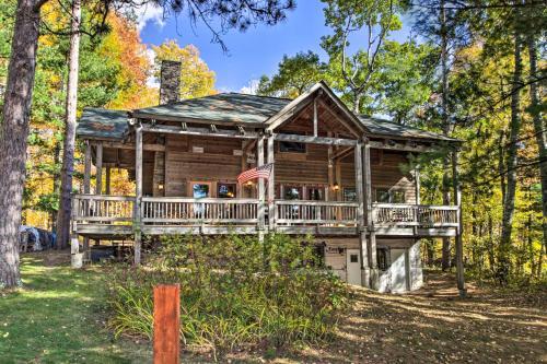 Spacious Lakefront Cabin With Fire Pit And Grill!