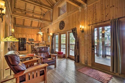 Spacious Lakefront Cabin With Fire Pit And Grill!