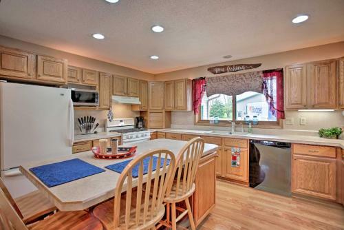 Spacious House With Deck And Yard On Lake Francis!