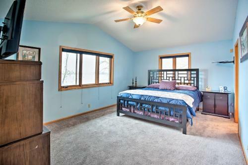 Spacious House With Deck And Yard On Lake Francis!