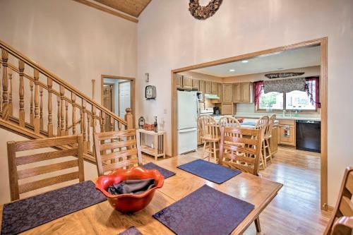 Spacious House With Deck And Yard On Lake Francis!