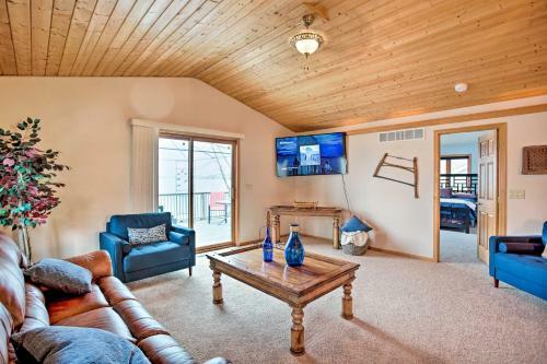 Spacious House With Deck And Yard On Lake Francis!