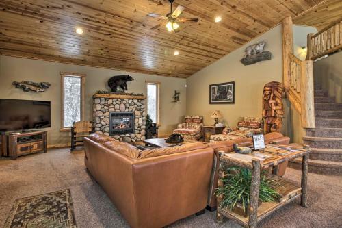 Expansive Ruth Lake Home With Dock, Firepit And Beach!