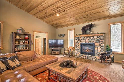 Expansive Ruth Lake Home With Dock, Firepit And Beach!