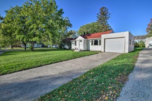 Charming Home With Patio Near Otter Tail River!