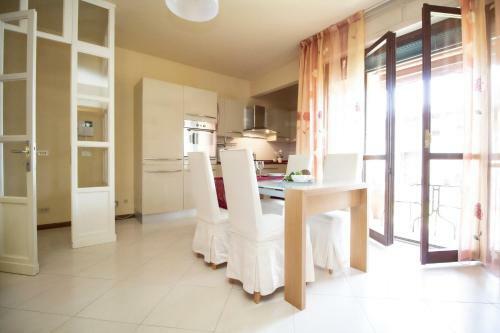 Pisa Books & Tower Apartment