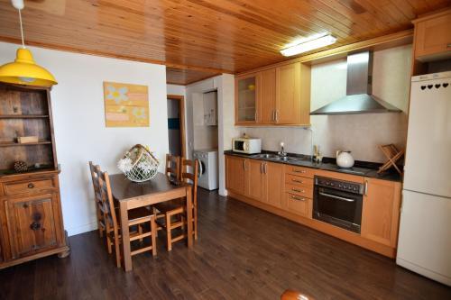 Apartamentos L�era De Baix