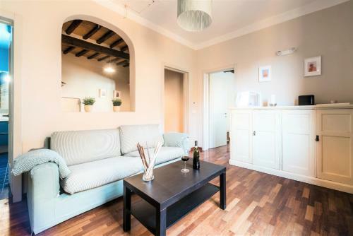 Hostly - La Pera Suite Apartment - 2 Bedrooms, Full Center
