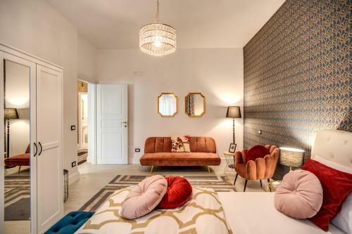Aweshome - White Mirrors Apartment