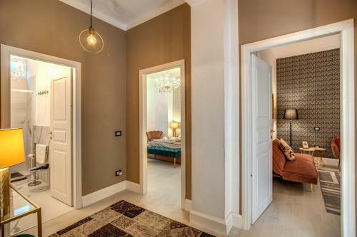Aweshome - White Mirrors Apartment