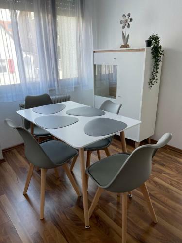 Nice Apartment With Privat Parking Near Airport