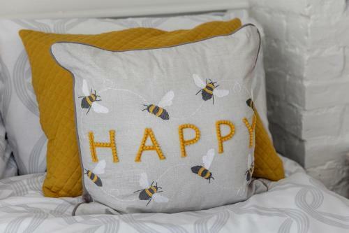 Bumblebee Cottage