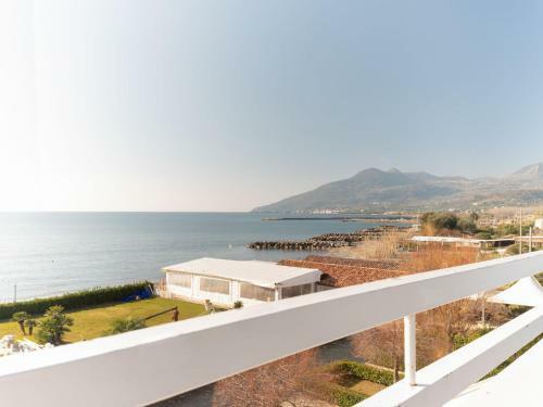 Homely Apartment In Policastro Bussentino With Pool