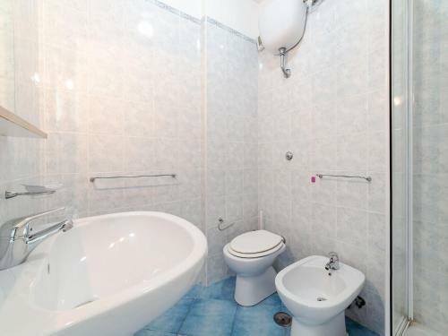 Homely Apartment In Policastro Bussentino With Pool