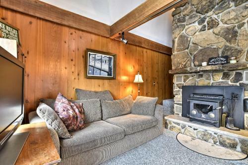 Lake-view Kimball Cabin With 10 Acres And Private Beach