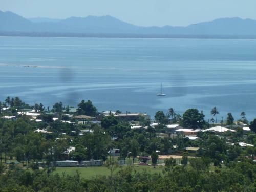 Cardwell Beachfront Motel