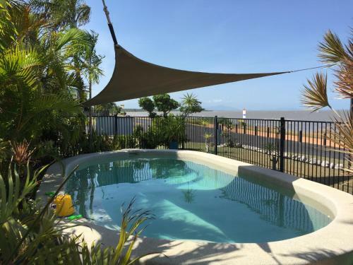 Cardwell Beachfront Motel