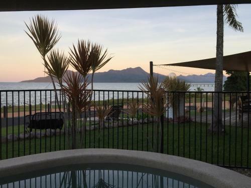 Cardwell Beachfront Motel
