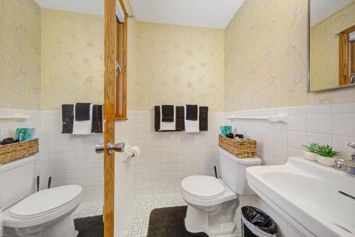 Apartamento Cheerful, Cozy 4 Bedroom Home With Fireplaces.