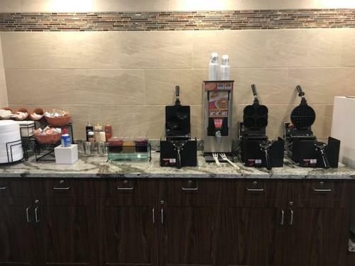 Grandstay Hotel & Suites - Morris