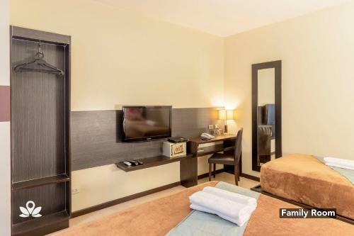 Lorenzzo Suites Hotel