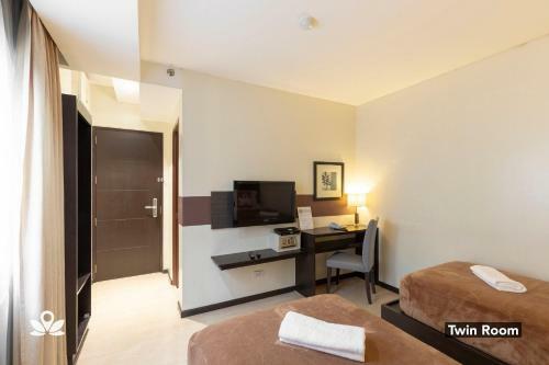 Lorenzzo Suites Hotel
