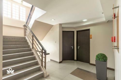 Lorenzzo Suites Hotel