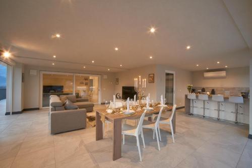 Penthouse & Garden - Luxury Apartment