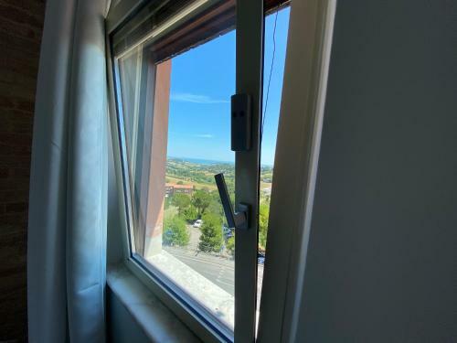 Hostal Red House Accomodation Potenza Picena