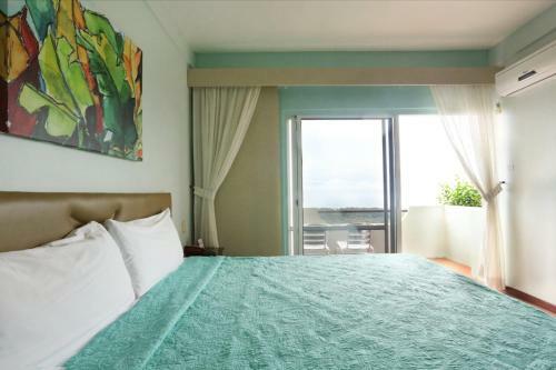Whales And Dolphins Hotel