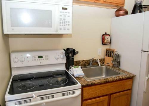 Oak Shores Studio 39 By Biloxi Beach Resort Rentals