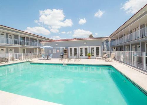 Oak Shores Studio 36 By Biloxi Beach Resort Rentals
