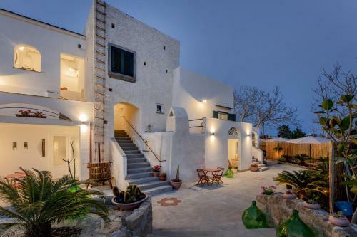 Hostal Calacala Rooms & Farm Experience