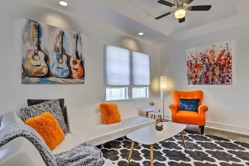 Charming Gulf Coast Cottage - 1 Mi To Beach!