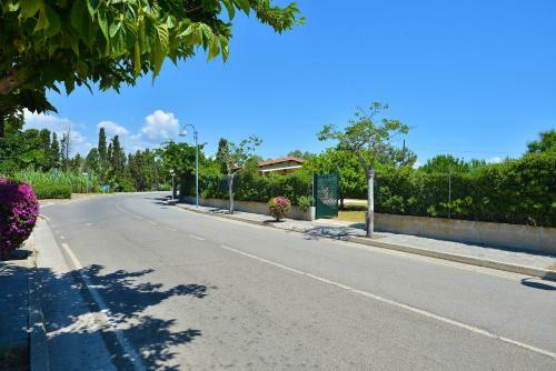 Izzhome Nora Beach