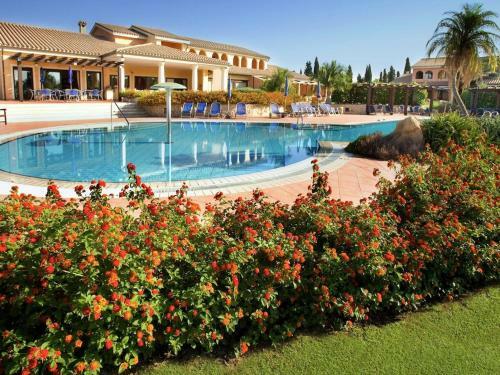 Lovely Apartment In Sardegna With Shared Garden