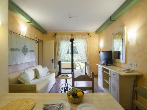 Lovely Apartment In Sardegna With Shared Garden