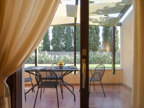 Lovely Apartment In Sardegna With Shared Garden