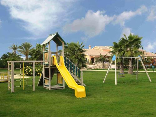 Lovely Apartment In Sardegna With Shared Garden
