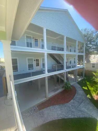 Apartamento 6 Miles From Chevron, Spacious, Full Kitchen