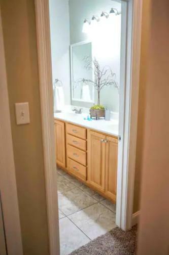 Apartamento 6 Miles From Chevron, Spacious, Full Kitchen