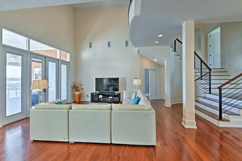 Gorgeous Ocean Springs Waterfront Home With Dock!