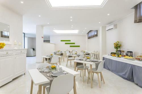 Viamonti Hotel